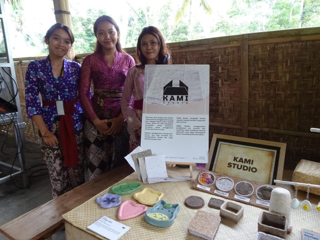Kami Studio’s founders and their recycled products (Intan T/UNDP Indonesia)